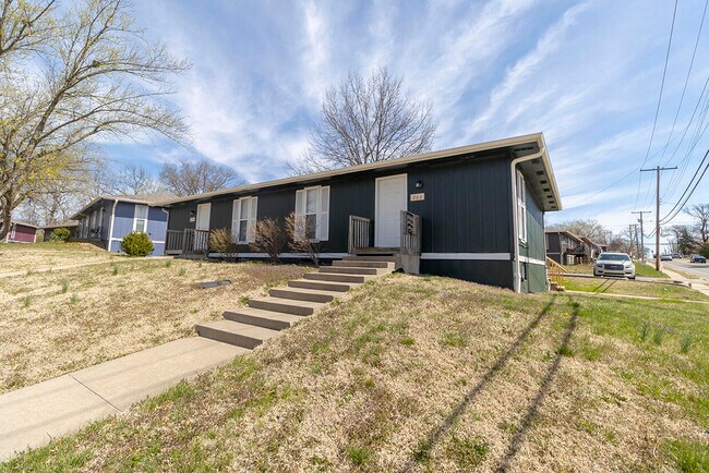 Building Photo - 202 Wheaton Ct