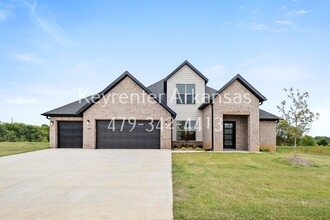 Building Photo - 4805 SW Scarlet Oak St