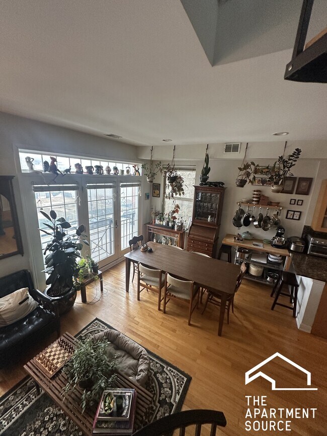 Foto del edificio - 1627 W Grand Ave