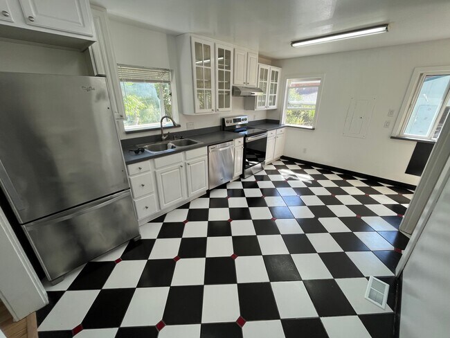 Foto del edificio - 8009 14th Ave NW