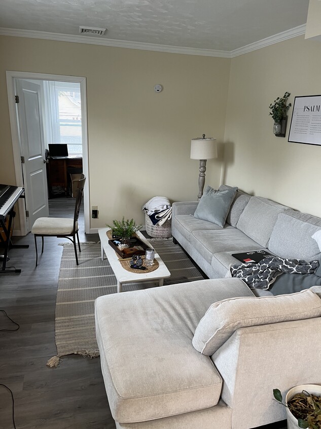 1020 W Broad St Unit B, Quakertown, PA 18951 Apartments in Quakertown