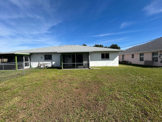 Building Photo - 1228 SE 24th Ave