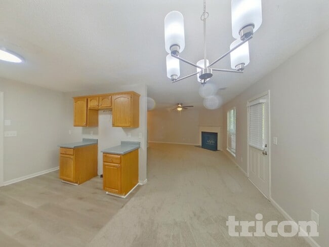 Foto del edificio - 7913 Four Oaks Ct