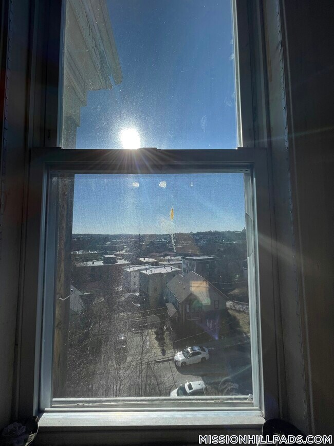 Foto del edificio - 50 Fisher Ave