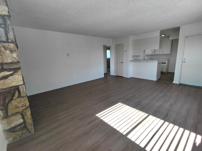 Foto del edificio - Memorial Apartments- Super Clean 2 Bedroom 1 Bath Apartment in Memorial Heights
