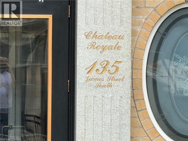 Photo du bâtiment - 135 James St S