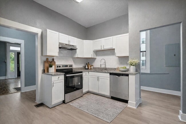 Building Photo - 156 N Tucker St