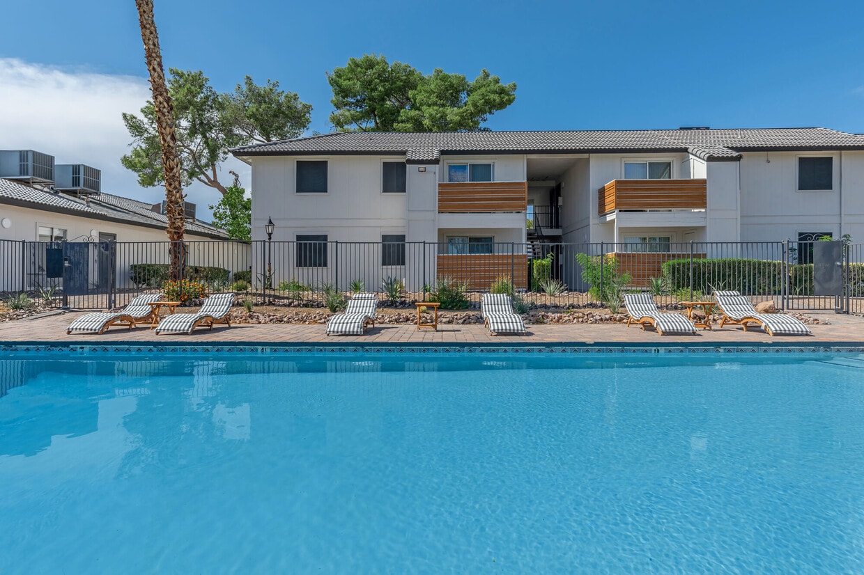 Primary Photo - Tides on Spencer