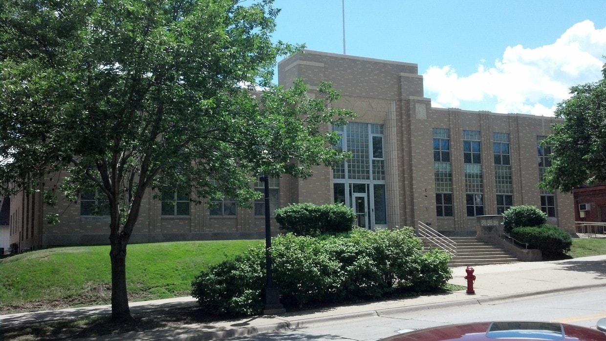 Primary Photo - 319 E Washington St