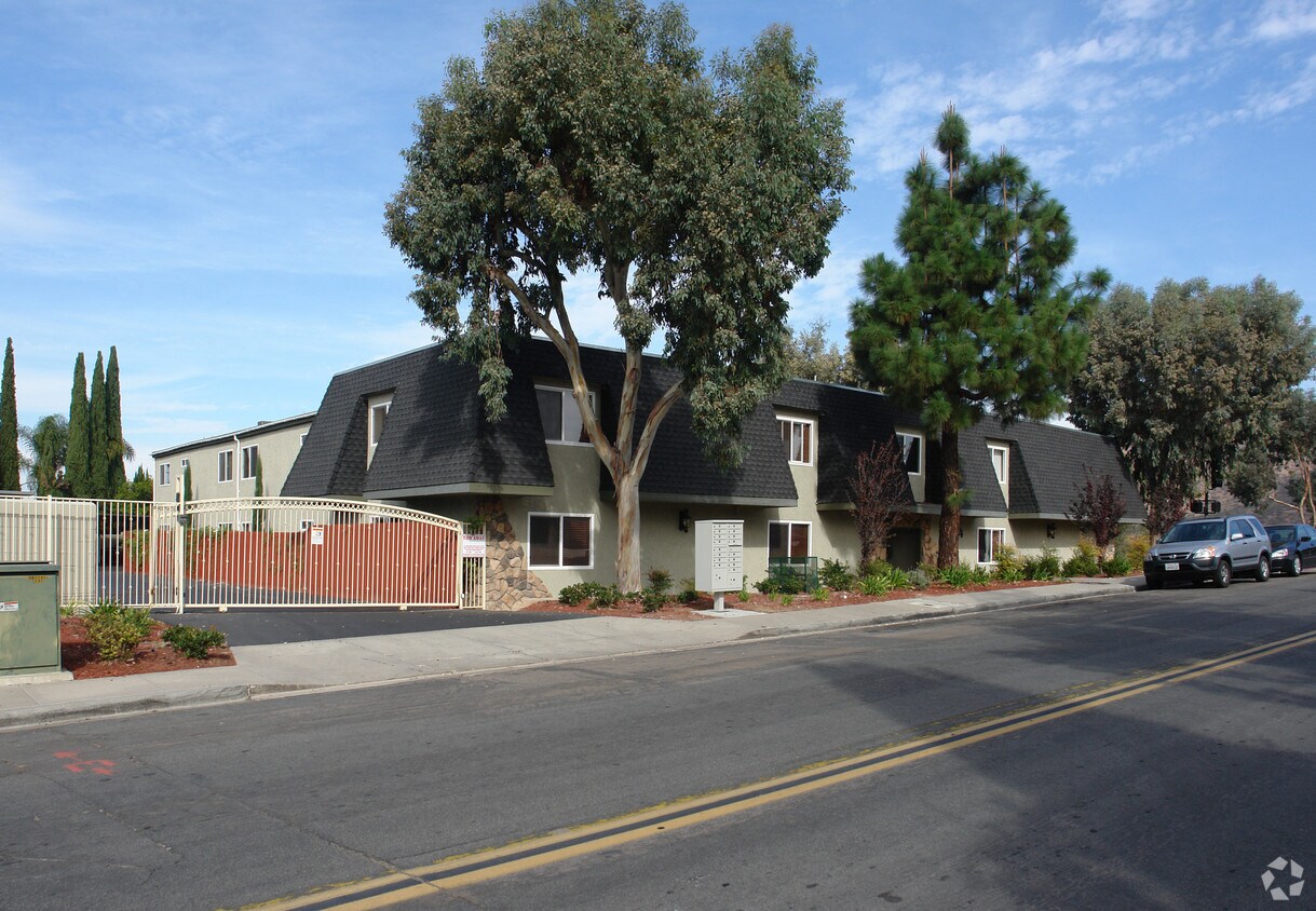 Primary Photo - 7594 Park Ridge Blvd