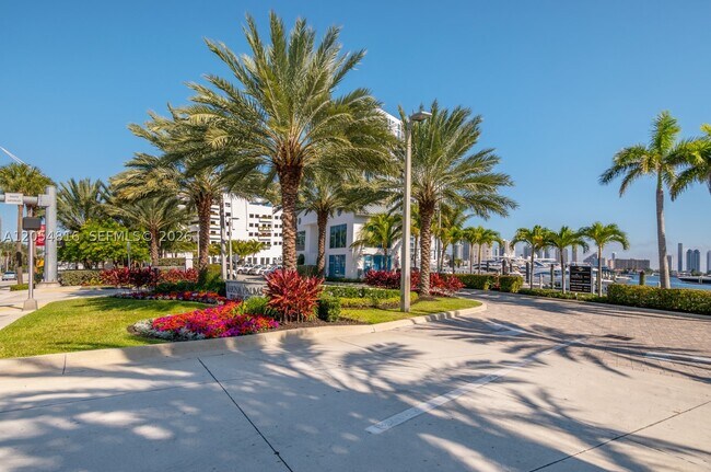 Foto del edificio - 17301 Biscayne Blvd