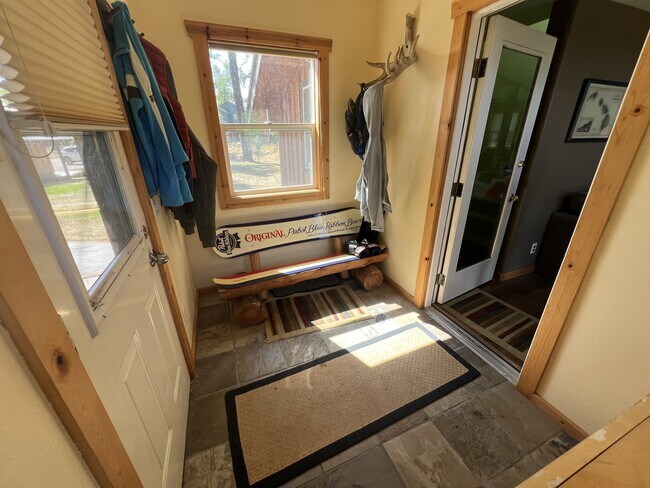 Foto del edificio - 4275 Leeper Ln