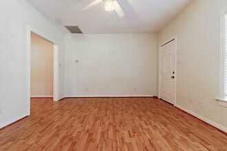 Building Photo - 837 Peddie St
