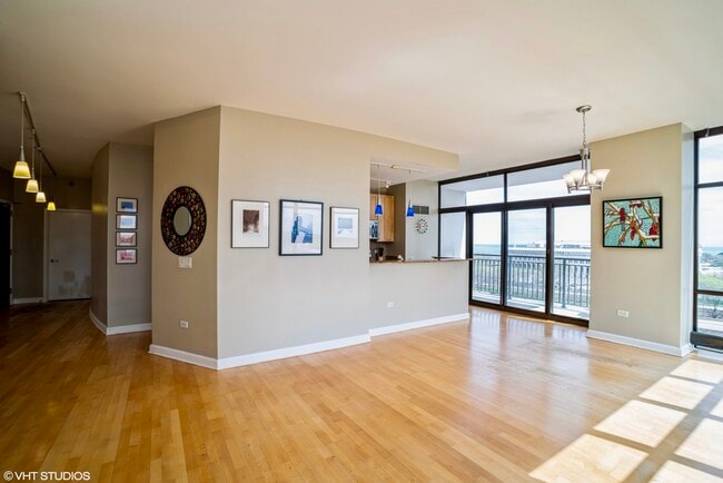 Building Photo - 1322 S Prairie Ave