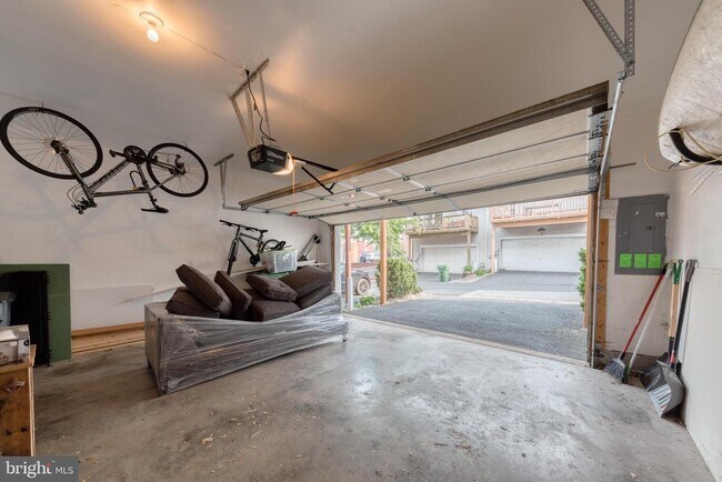 Building Photo - 2712 Harris Ln