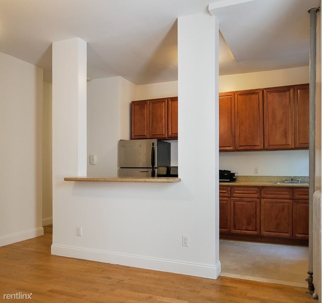 Building Photo - 285 Saint Johns Pl