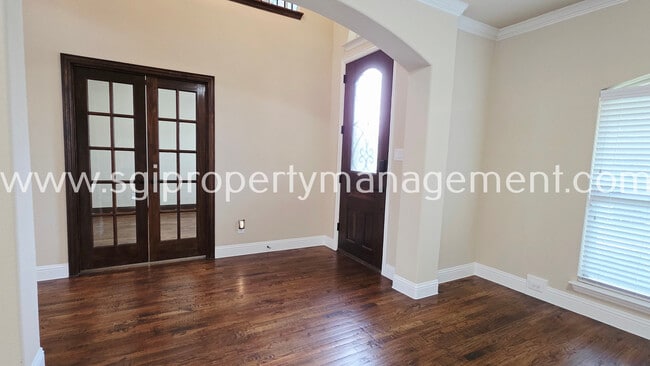 Building Photo - 12381 Summertree Dr