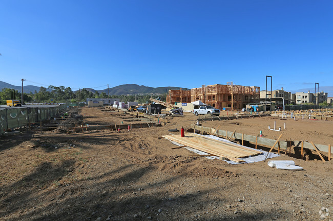 Building Photo - Promenade At Creekside