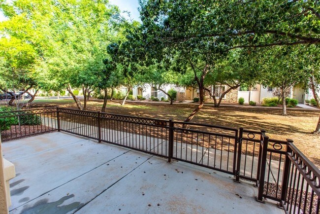 Building Photo - 4758 E Waterman St