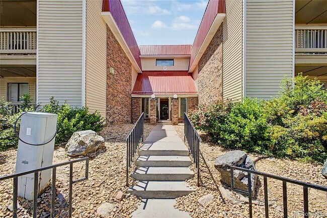 Building Photo - 14720 E Kentucky Dr