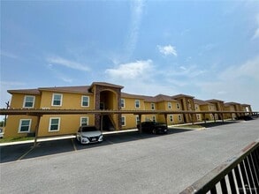 Building Photo - 11 Sylvia Handy Dr