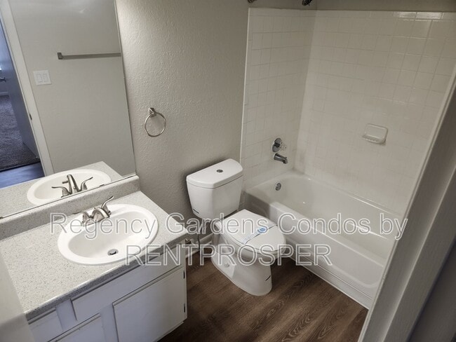 Building Photo - 5530 Chrishire Way
