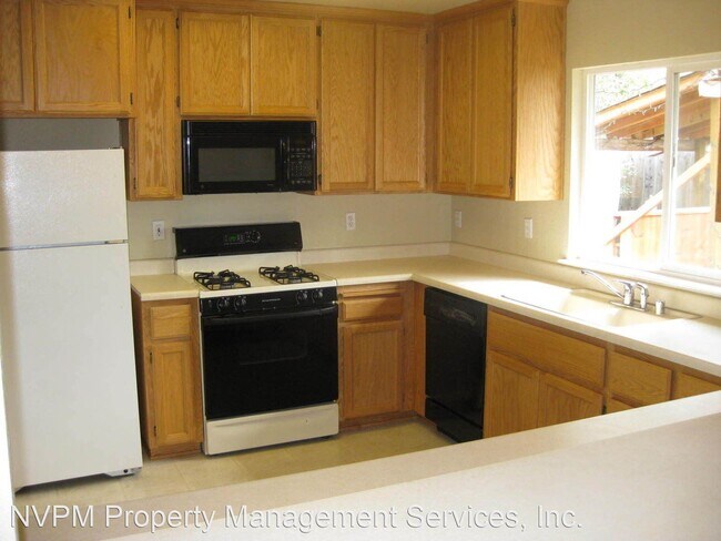 Building Photo - 3 br, 2 bath House - 1566 Arch Way
