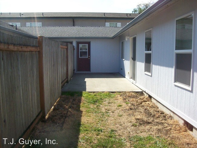 Building Photo - 2916 Russell Rd