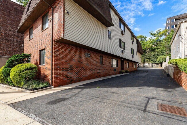 Building Photo - 371 Gorge Rd
