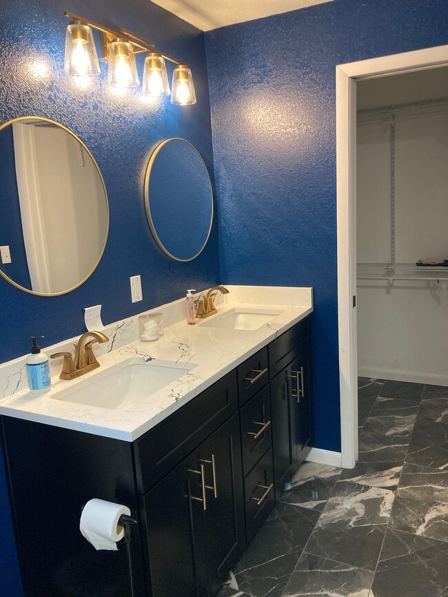 Building Photo - 1933 Madison Ave