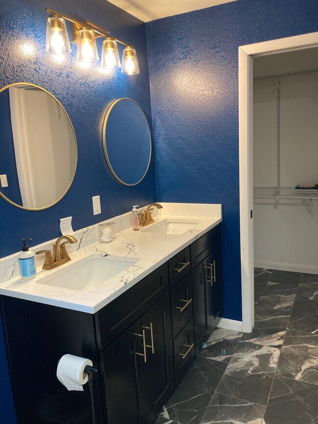 Foto del edificio - 1933 Madison Ave