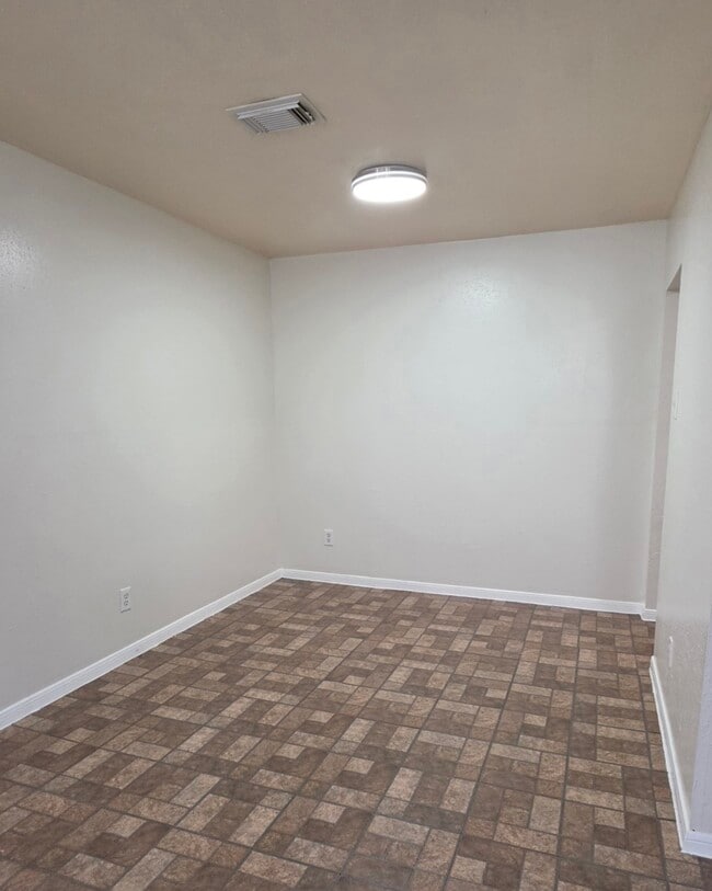 Building Photo - 2110 5th St