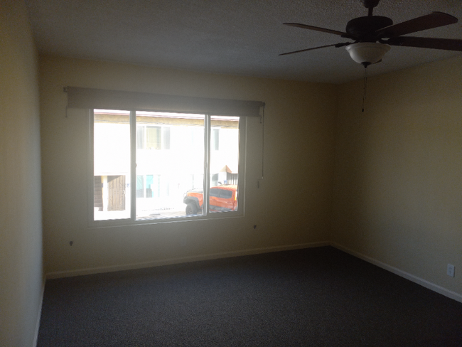Foto del edificio - 9823 Walnut St