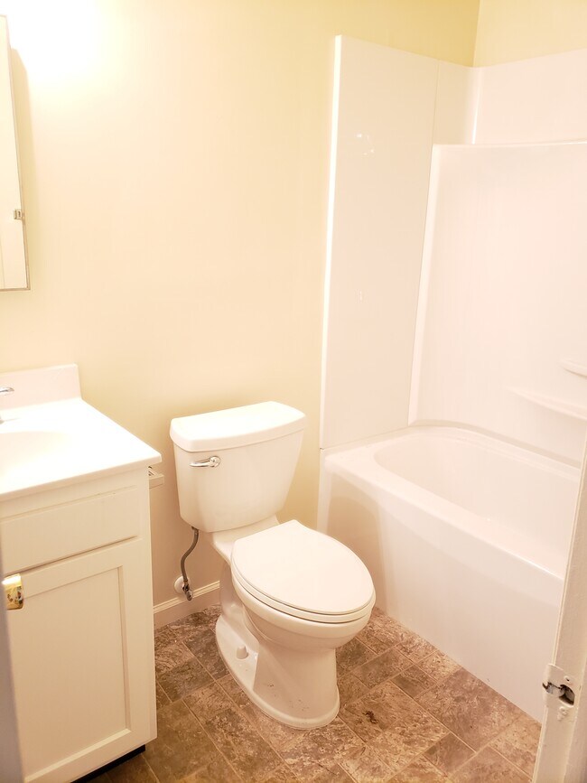 Building Photo - 83 E Grandview Ave