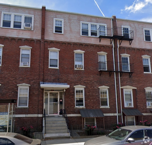Building Photo - 164 North Beacon St