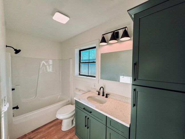 Foto del edificio - 99 King Rd