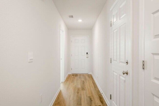Building Photo - 5033 Rivergrass Dr