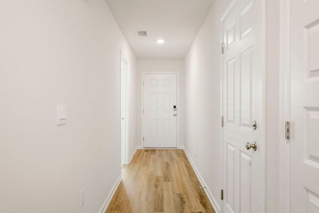 Foto del edificio - 5033 Rivergrass Dr
