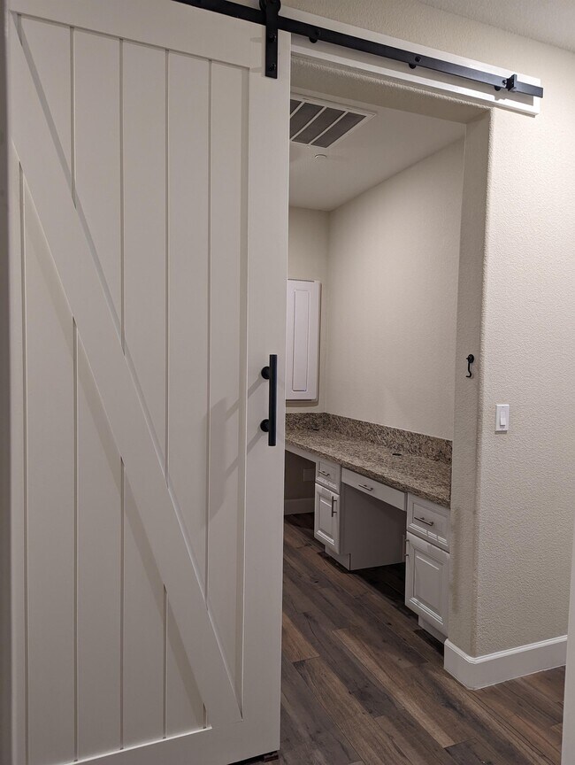 Building Photo - 5288 Maddux Way