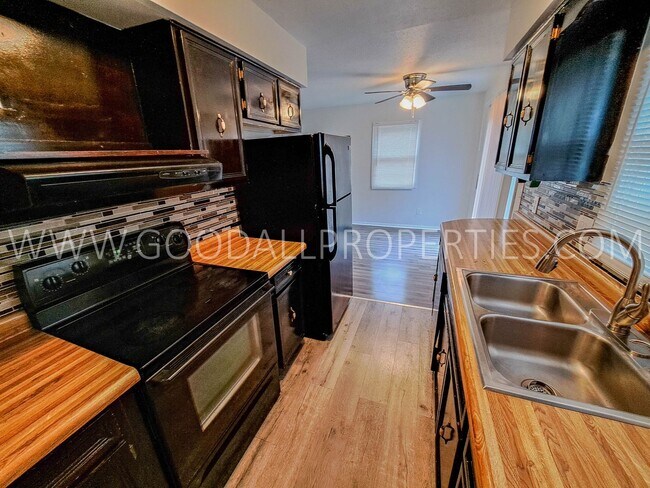 Foto del edificio - 2 Bedroom 1.5 bath Duplex in Des Moines