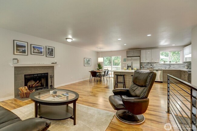 Foto del edificio - Stunning 4BR/2.5BA Home in Lake Forest Park ?