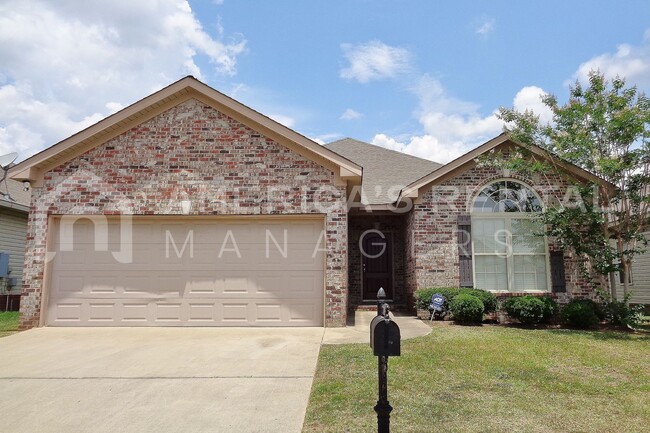 Building Photo - DEPOSIT PENDING! Home in Hillcrest area in...