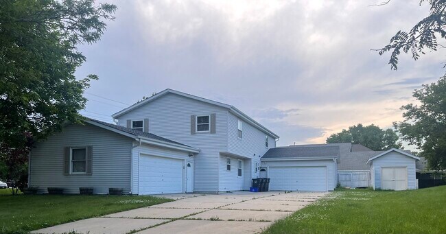 Building Photo - 2025 Wolf Rd