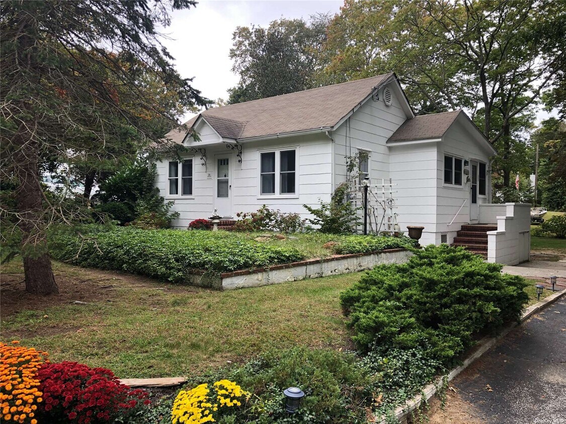 20 Pirate St, Riverhead, NY 11901 House Rental in Riverhead, NY