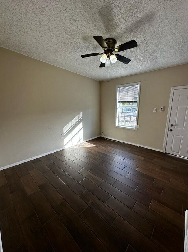Building Photo - Two bedroom Apartment in Northeast El Paso!!