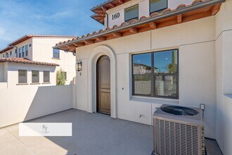 Building Photo - 126 N New Ave