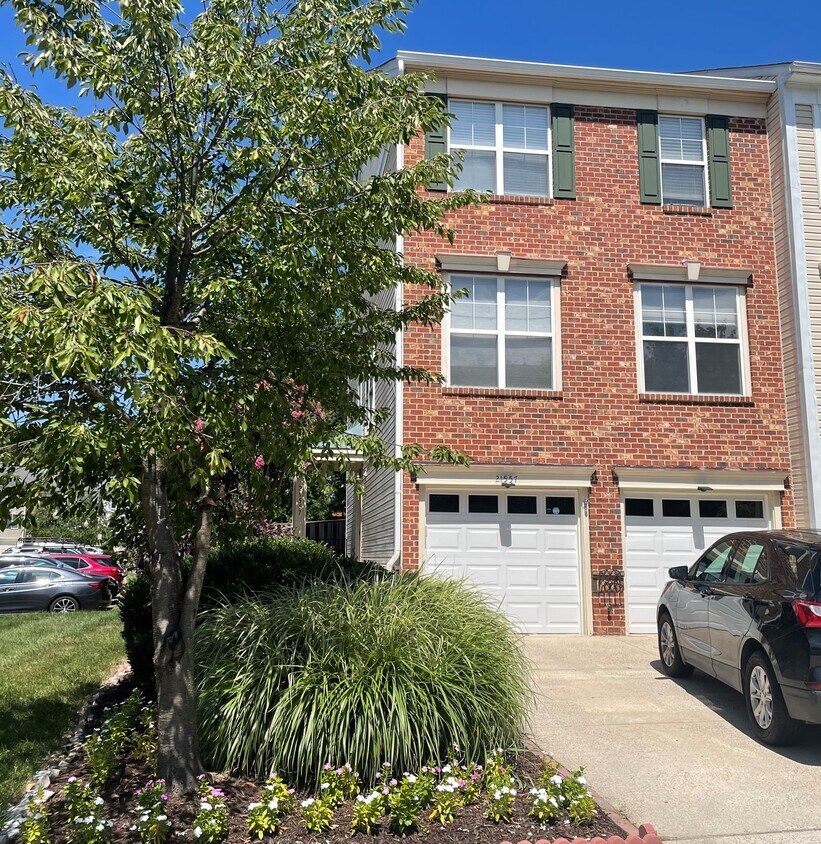 21557 Field Station Terrace, Broadlands, VA 20148 Townhome Rentals in