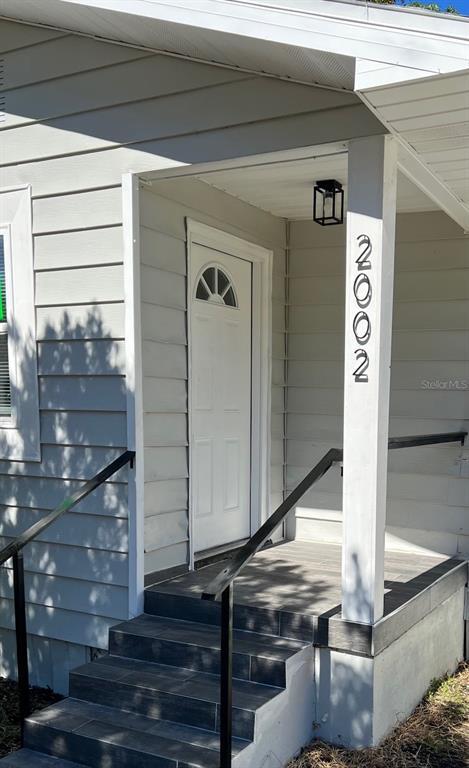 Building Photo - 2002 E Hanna Ave