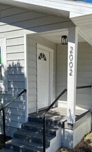 Building Photo - 2002 E Hanna Ave