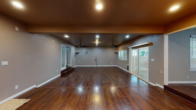 Foto del edificio - 437 Pickwood Ln